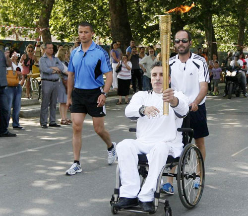 Northern Greece embraced Sunday the Olympic Flame that burns for the 2012 London Games on the fourth day of the Torch Relay that will continue Monday towards the Greek-Turkish borders Northern Greece embraces Olympic flame