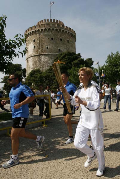 Northern Greece embraced Sunday the Olympic Flame that burns for the 2012 London Games on the fourth day of the Torch Relay that will continue Monday towards the Greek-Turkish borders. Northern Greece embraces Olympic flame