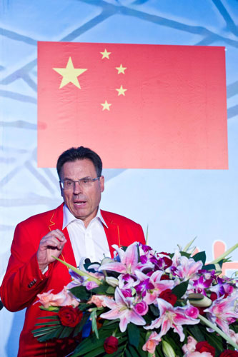 Tianjin Sports Bureau held a ceremony for the water polo team that has been training in the municipality. The team, with 13 athletes, will leave for the London Olympics on July 24. Women's polo team depart for Olympics