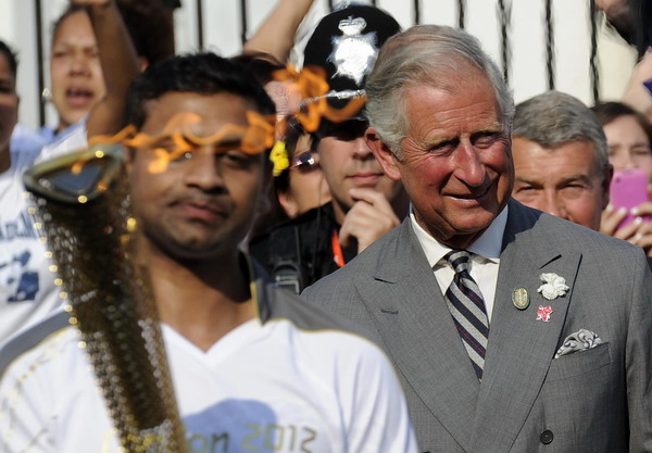 Olympic torch relay continues in London Olympic torch relay continues in London