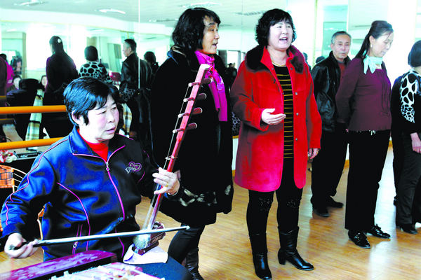 Residents of Wanggui Xincun enjoy themselves at the community club. Various clubs in the community offer entertainment. Relocation: the move into modernity