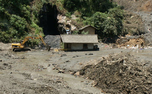 landslide,Shaanxi,rainstorm,Ankang,China daily website 2 landslides leave 10 dead,44 missing in Shaanxi