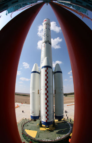 A Long March II-F carrier rocket loaded with 'Tiangong-1', an unmanned space module, stands on the launch pad at Jiuquan Satellite Launch Center, Sept 20, 2011. Countdown to China's space station begins