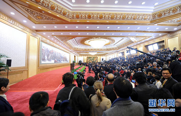 Journalists wait at the Great Hall of the People in Beijing, capital of China, on Nov 15, 2012. Journalists cover debut of new CPC top leaders