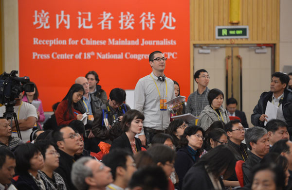 Reporters from home and abroad at a news conference for the 18th National Congress of the Communist Party of China in Beijing. Li Xin / Xinhua Leadership change evokes positive reaction