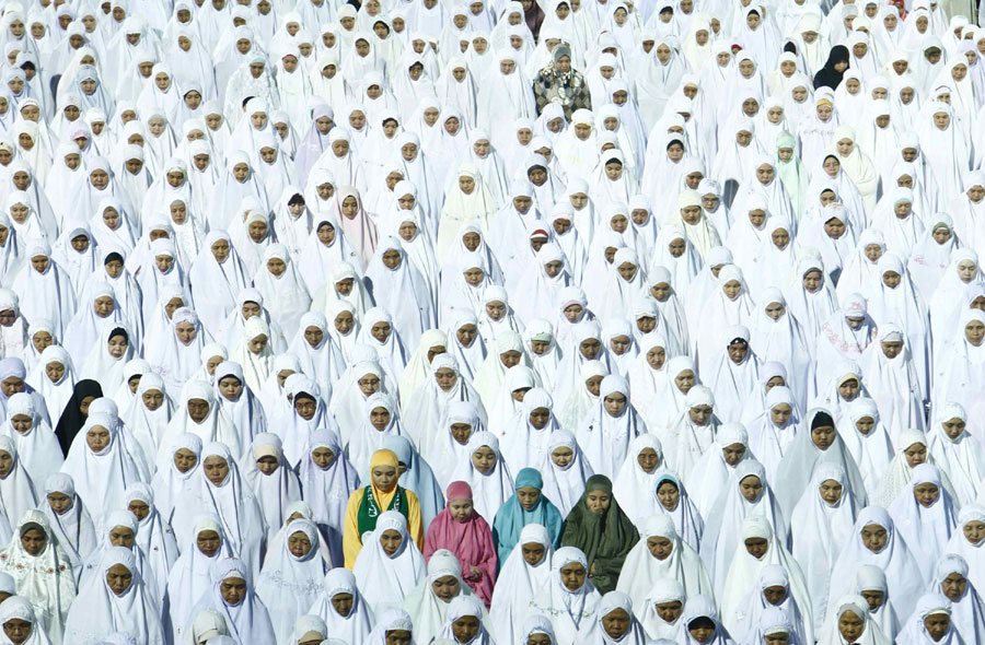 Members of Malaysia's opposition party, Parti Islam Se-Malaysia (PAS), perform a special prayer during a campaign for the upcoming general elections inside a stadium at Kota Bahru, early May 3, 2013. Special prayer for election in Malaysia