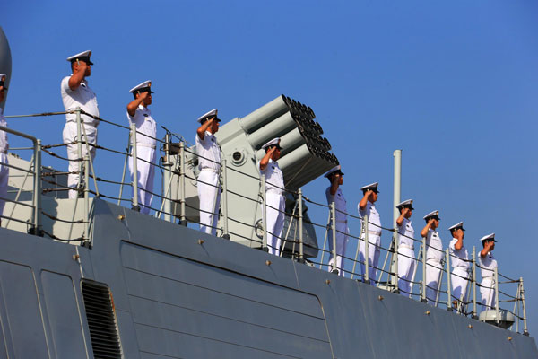 Soldiers on Linyi salute before departure for the US, Australia, and New Zealand. Chinese navy to visit US, New Zealand, Australia