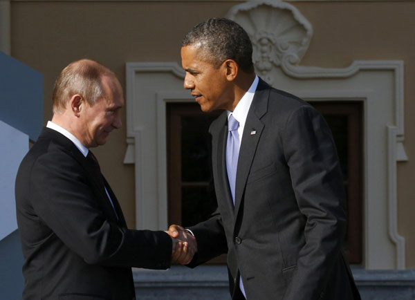 Russia's President Vladimir Putin (L) welcomes U.S. President Barack Obama before the first working session of the G20 Summit in Constantine Palace in Strelna near St. Petersburg, September 5, 2013. Obama, Putin meet for G20 at St petersburg
