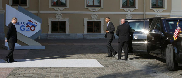 Russia's President Vladimir Putin (L) welcomes U.S. President Barack Obama before the first working session of the G20 Summit in Constantine Palace in Strelna near St. Petersburg, September 5, 2013. Obama, Putin meet for G20 at St petersburg