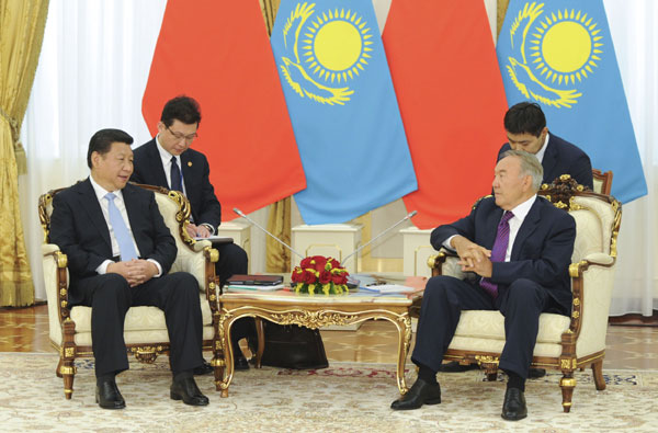 President Xi Jinping (L) holds talks with his Kazakh counterpart Nursultan Nazarbayev in Astana, Kazakhstan, Sept 7, 2013. China, Kazakhstan agree to strengthen bilateral ties