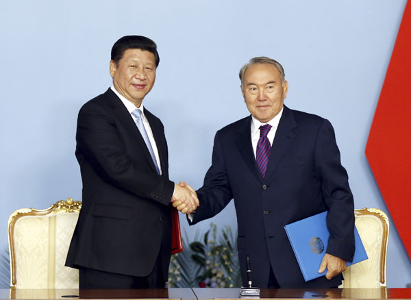 President Xi Jinping (L) shakes hands with his Kazakh counterpart Nursultan Nazarbayev after signing a joint declaration on further deepening the China-Kazakhstan comprehensive strategic partnership in Astana, Kazakhstan, Sept 7, 2013. China, Kazakhstan agree to strengthen bilateral ties