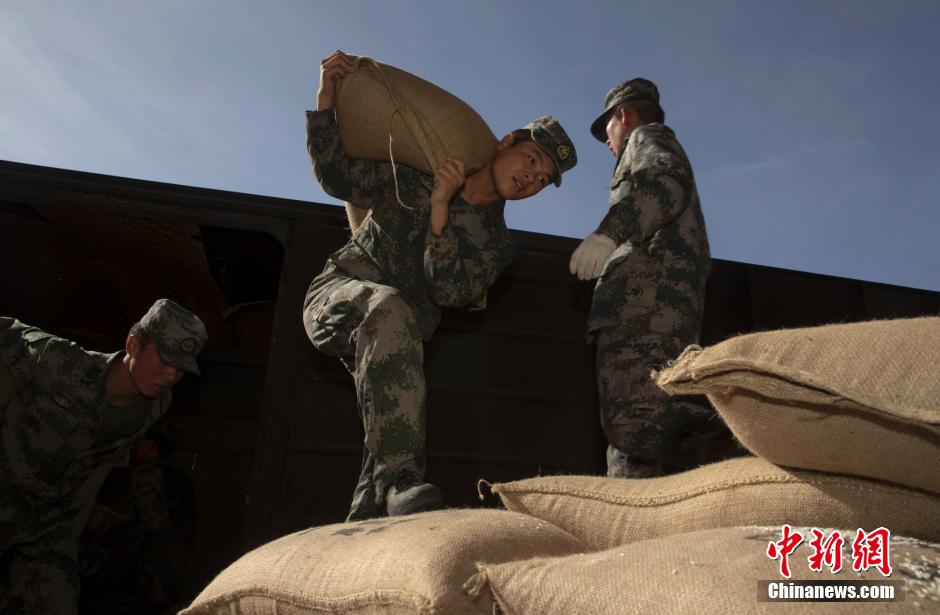 PLA soldiers serving along Qinghai-Tibet highway