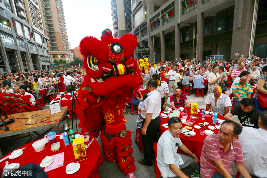 Housewarming feast in Guangzhou hosts 15,000 villagers