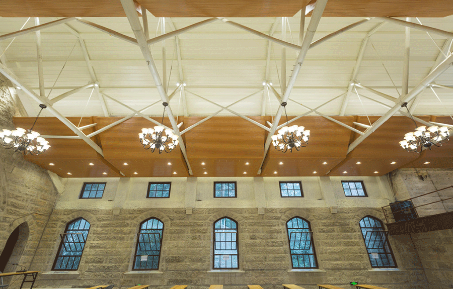 Hogwarts-like assembly hall attracts visitors to Zhejiang University