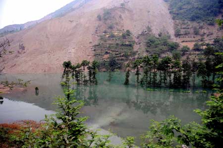 The photo taken on May 21, 2008 shows the imprisoned lake on the Fujiang River in Pingtong Town of Pingwu County under Mianyang City, southwest China's Sichuan Province. The May 12 quake caused landslides in some places in Mianyang City and jammed nearby rivers in the gorges. Over 10 imprisoned lakes of high water level were thus formed. At present, the local water conservancy department keeps a 24-hour watch on these imprisoned lakes in case of floods.