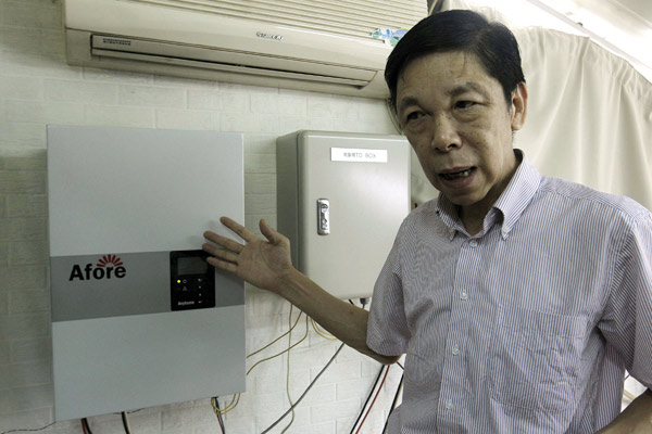 After five years of successful operation, Zhao Chunjiang, an advocate of green energy, says he hopes his solar generator can serve as an example for others to follow. Lighting way for solar power