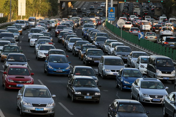Traffic congestion on Beijing's north Fourth Ring Road shows few signs of easing during the afternoon rush hours on Thursday, as the capital marked the annual World Car Free Day. Car-free campaign falls flat