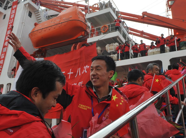 With well-wishers lining the dock, the icebreaker Xuelong (Snow Dragon) set sail from Tianjin on Thursday for the country's 28th scientific expedition to Antarctica. New icebreaker to improve China's polar research