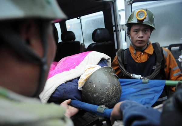 A miner is carried to the surface at a coalmine in Yima, Central China's Henan province, Nov 5, 2011, after a rock burst happened on Friday. Eight workers have been confirmed dead and 45 trapped miners have been found alive. As of 8 am on Nov 5, 37 miners have been safely lifted to the surface.[Photo/Xinhua 8 killed, 45 rescued in C China coal mine