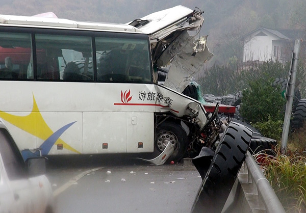 13 killed in C China highway accident