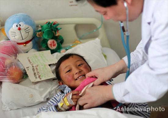 A doctor checks Pedmayangchen at the General Hospital of the Armed Police Force in Beijing, Jan 30, 2012. Tibetan children get free heart treatment