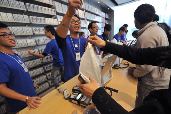 New iPhone sales begin on mainland with website Apple restarts online sale of iPhone 4S