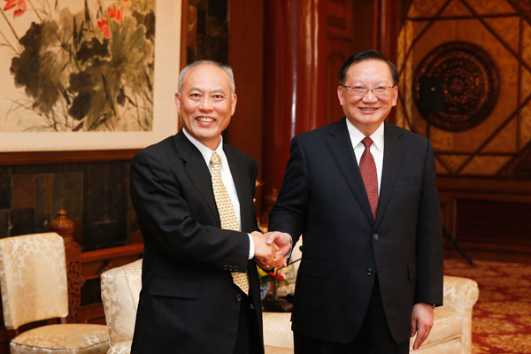 Tang Jiaxuan (right), head of the China-Japan Friendship Association and former State councilor, hold talks with Yoichi Masuzoe, visiting president of Japan’s New Renaissance Party on Monday at the Diaoyutai State Guesthouse in Beijing. Sheng Jiapeng / China News Service Diplomats call for better China-Japan ties