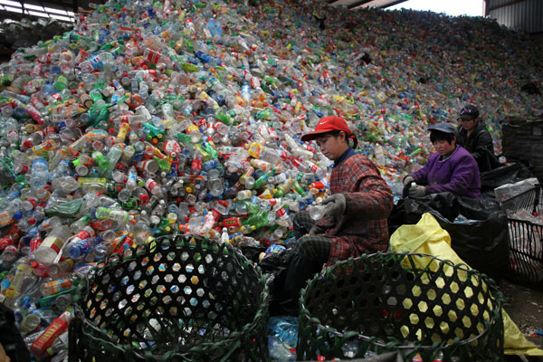 Workers sort plastic bottles at a waste treatment market in Xiejia village, Beijing, on Monday. WANG JING / CHINA DAILY Beijing landfills to be brought into line in 2 yrs