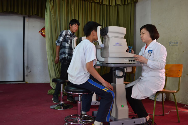 Xiong Ning, medical director of Jia Yue Eye Surgery Centre is operating the optometry unit Vision of care for village children