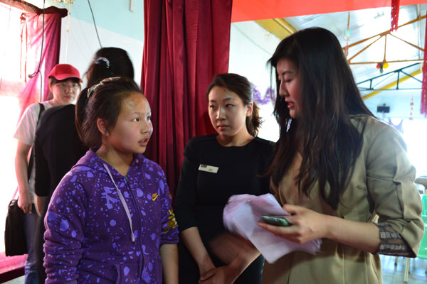Yang Wei, manager of Jia Yue Eye Surgery Centre, is being consulted by a girl Vision of care for village children