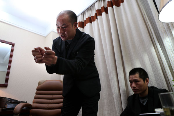 Zhang Gaoping (front) and Zhang Hui talk about their wrongful conviction case in Hangzhou, Zhejiang province, in March. ZHANG XINYAN / FOR CHINA DAILY Wrongly jailed want more compensation
