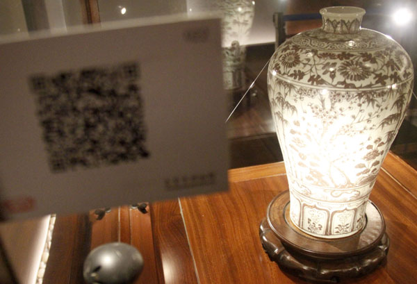 Audiences can learn more than 40 first-class heritage pieces in Nanjing Municipal Museum, by scanning two-dimensional codes with smartphones. Art at your fingertips in museums