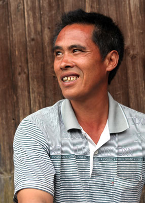 Jiang Jun says the hug he received from a former US Flying Tiger is much better than the US president's thank-you letter his brother-in-law got. Lost and found bomber brings explosive life changes