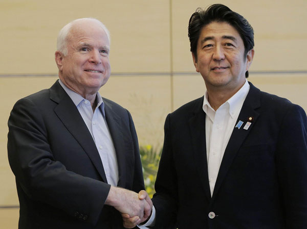 US Senator John McCain (L) meets with Japan's Prime Minister Shinzo Abe at Abe's official residence in Tokyo August 21, 2013. China slams McCain's remarks on Diaoyu Islands