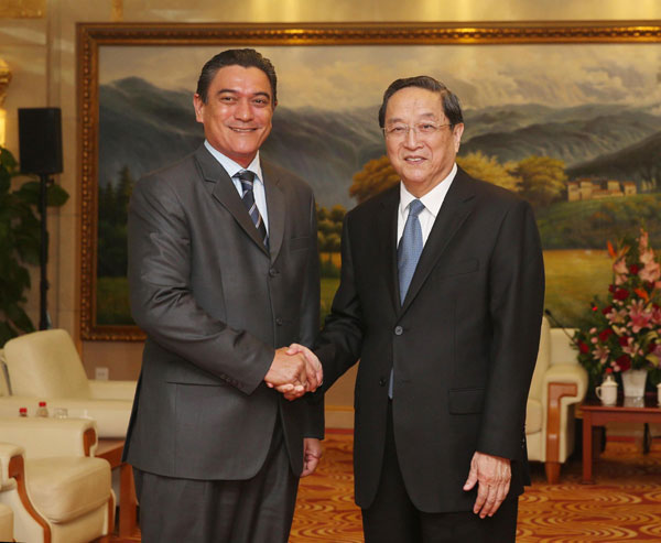 Yu Zhengsheng (R), chairman of the National Committee of the Chinese People's Political Consultative Conference (CPPCC), meets with Prime Minister of Vanuatu Moana Carcasses Kalosil in Yinchuan, the capital of Northwest China's Ningxia Hui autonomous region, Sept 14, 2013. China's top political advisor meets Vanuatu PM