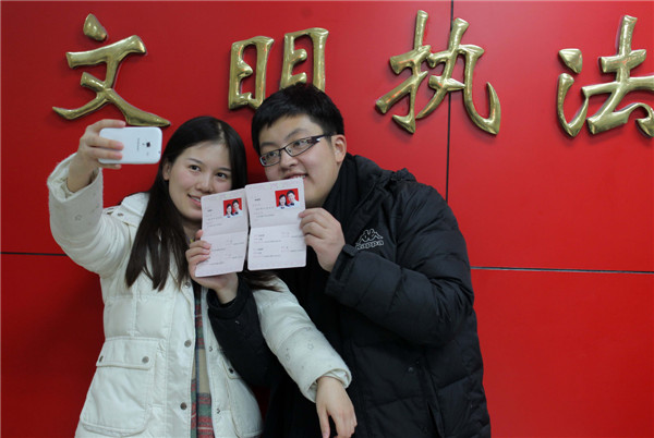 Couples rush to marry on date of 'lifetime love'