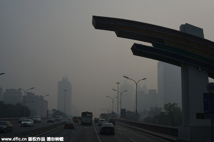 Smog creeps back to shroud week-long holiday
