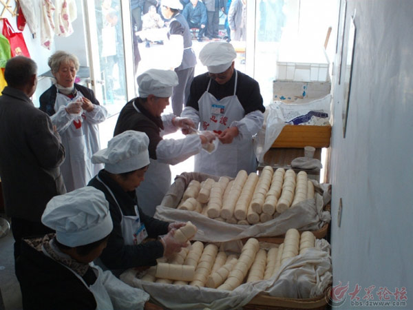 Steamed buns for people in need
