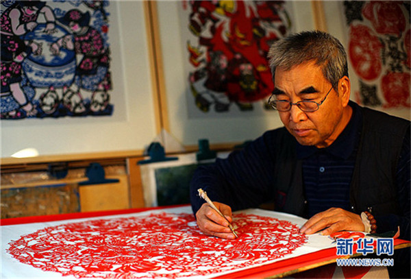 Snapshots of Chinese celebrating Spring Festival