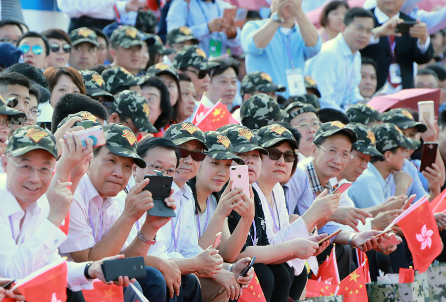 Xi inspects PLA garrison in Hong Kong