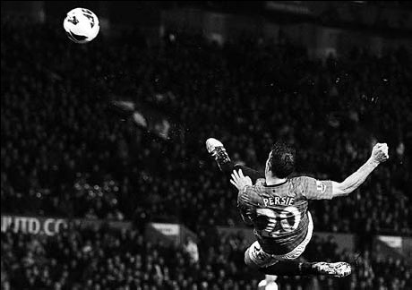 Sir Alex stifles talk of record title triumph