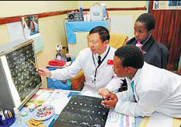 Chinese doctors help and learn in Africa