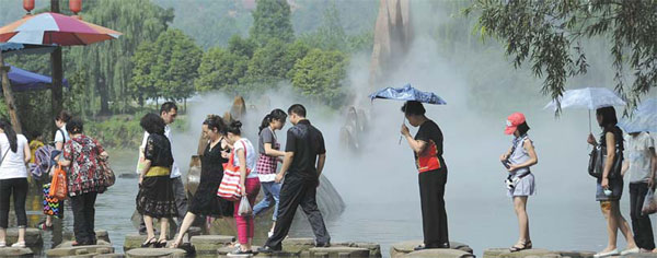 Huanglongxi offers journey to the past