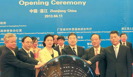 Zhanjiang courting industry, but retains passion for nature