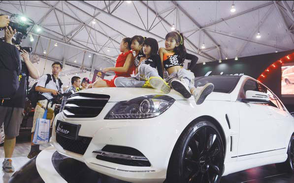 From Altos to Benzes: Chengdu locals trade up