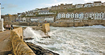 Major storm batters UK and France