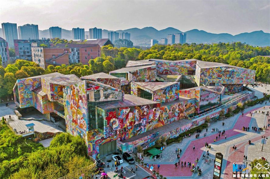 Art museum's new design beckons visitors