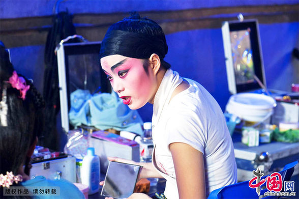 浙江：濃濃鄉(xiāng)情 婺劇的臺(tái)前幕后[組圖]