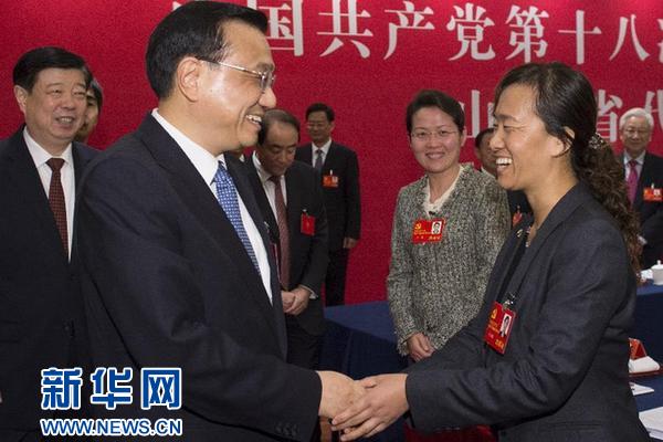 李克強(qiáng)參加山東代表團(tuán)討論