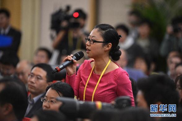 十八大新聞中心舉辦“中國銀行改革與科學(xué)發(fā)展”集體采訪活動